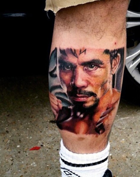 腿部彩色逼真的著名拳击手肖像纹身