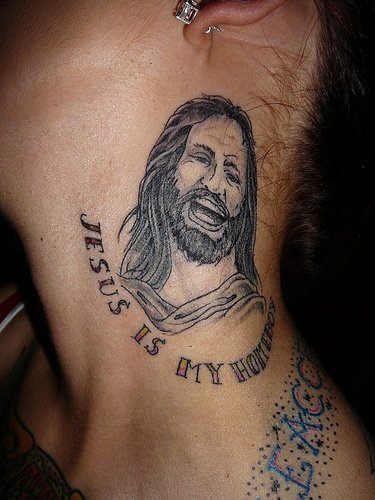 颈部黑色耶稣肖像纹身图案