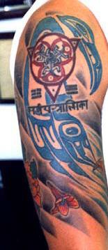 部落彩色肩部标志纹身图案