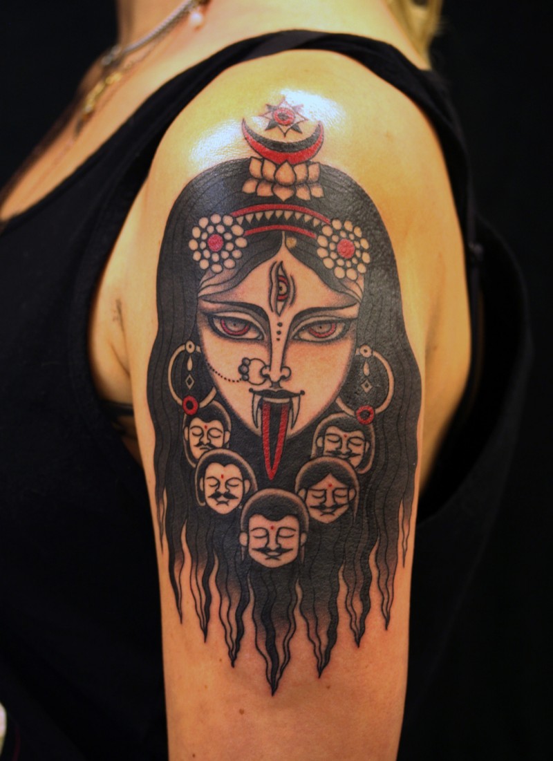 肩部壮观的彩色恶魔的女人纹身图案