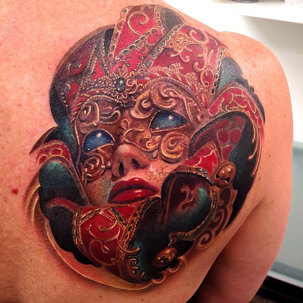 肩部彩色神秘女人面具纹身图片