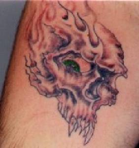 腿部棕色燃烧的怪物骷髅纹身图案