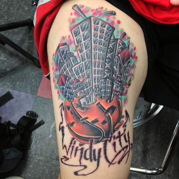 腿部彩色大城市的插画风格纹身图片