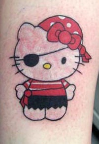 手臂彩色卡通凯蒂猫海盗纹身图案