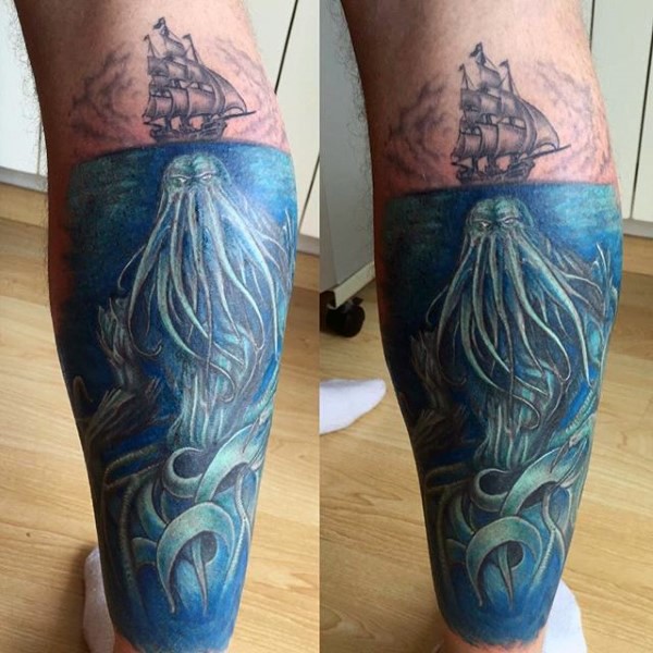 腿部彩色小船与大型水下怪物纹身图片