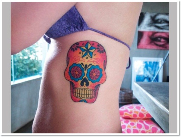 腰侧彩色墨西哥骷髅纹身图案