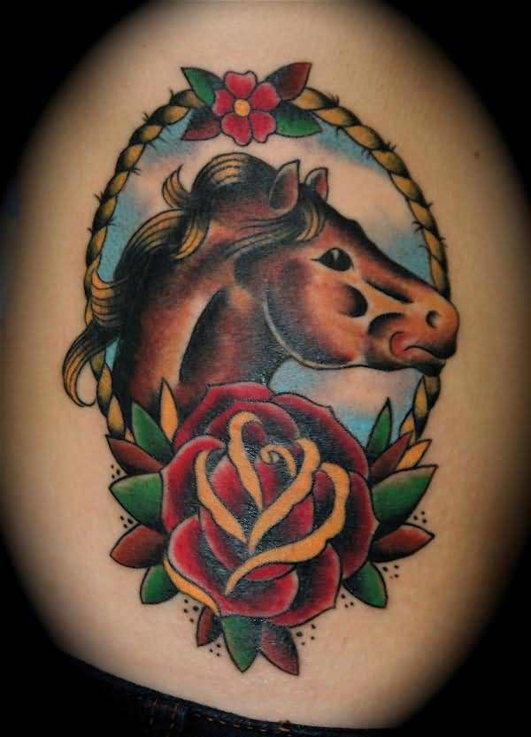 肩部彩色传统马与玫瑰纹身图片