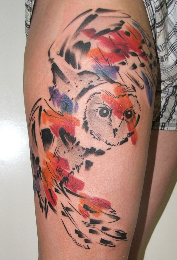 腿部水彩风格的猫头鹰纹身图案