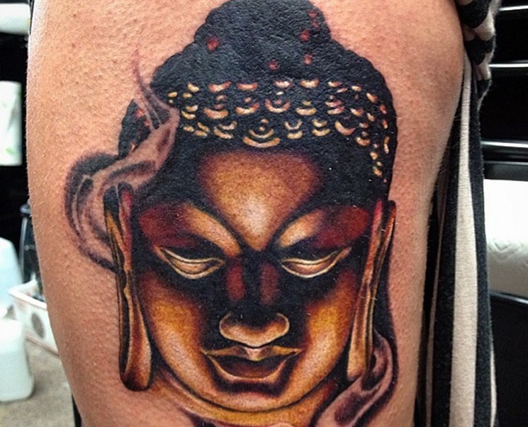 腿部彩色印度教佛的画像纹身图案