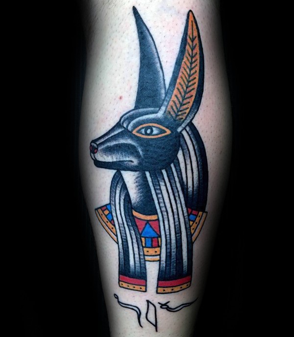 老派风格的彩色埃及阿努比斯神腿纹身