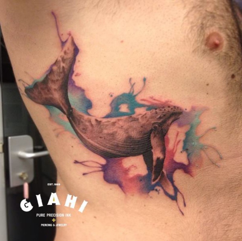 腰侧彩色水彩鲸鱼纹身图案