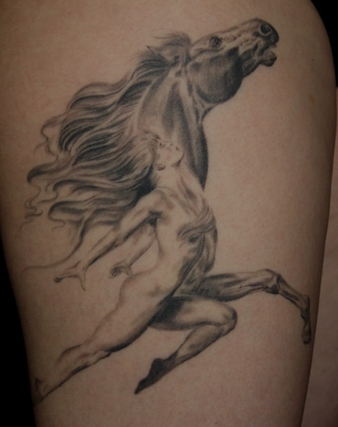 腿部灰色神奇跑步女子和马纹身图片