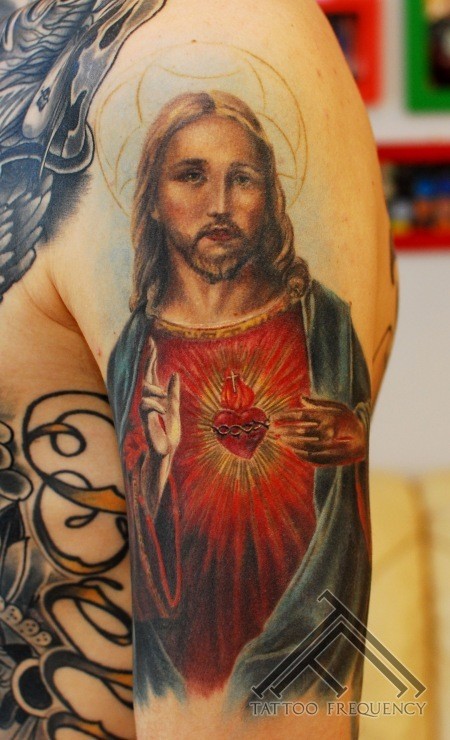 肩部宗教主题的耶稣纹身图片