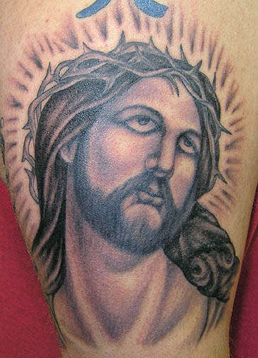 腿部彩色耶稣头像纹身图片