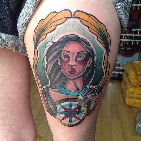 腿部彩色印度妇女与指南针纹身