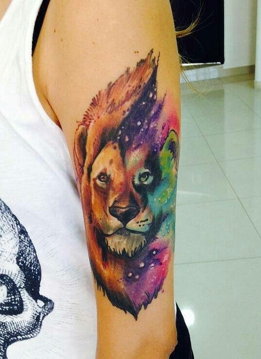 手臂水彩色狮子纹身图案