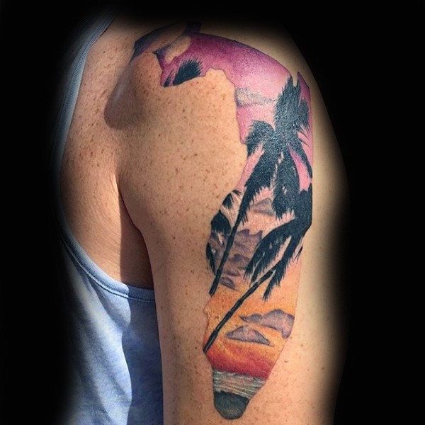 肩部原始彩色棕榈树纹身图案
