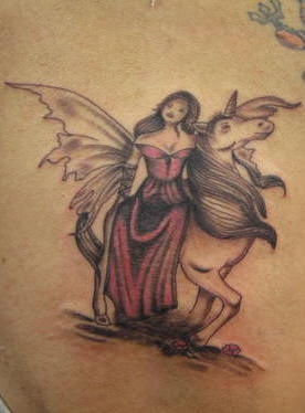 肩部彩色公主和独角兽纹身图案