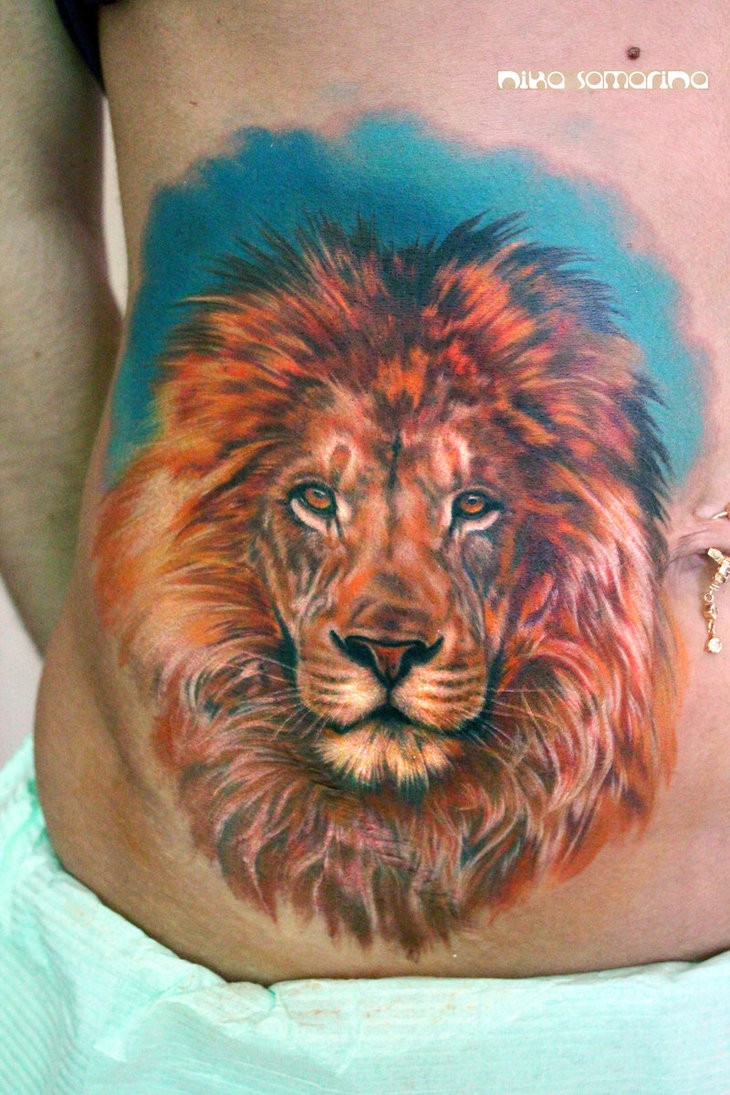 男性腰部彩色狮子头纹身图案