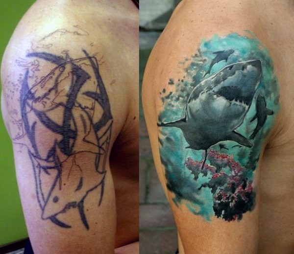 现实主义风格彩色游泳鲨鱼纹身图案