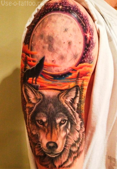 肩部彩色狼与大月亮纹身图案