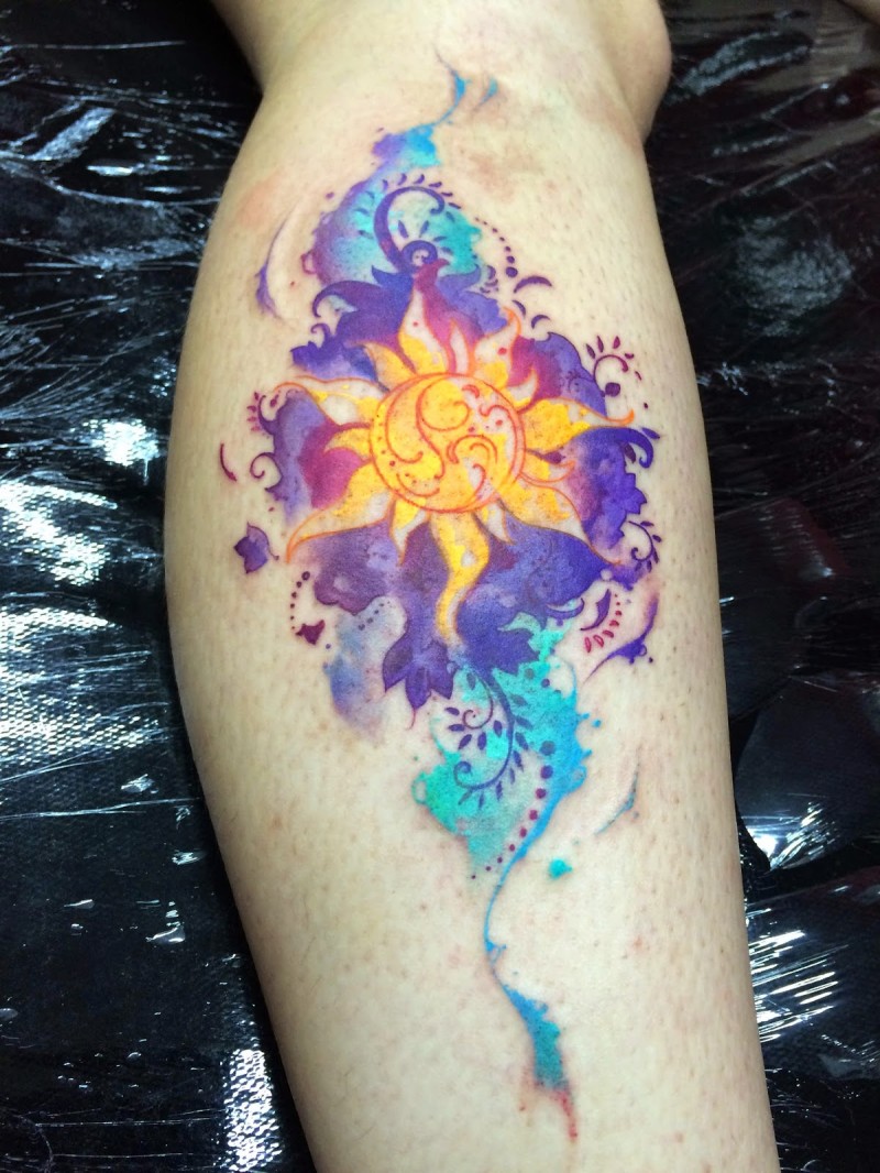 腿部插画风格彩色印度教风格太阳纹身