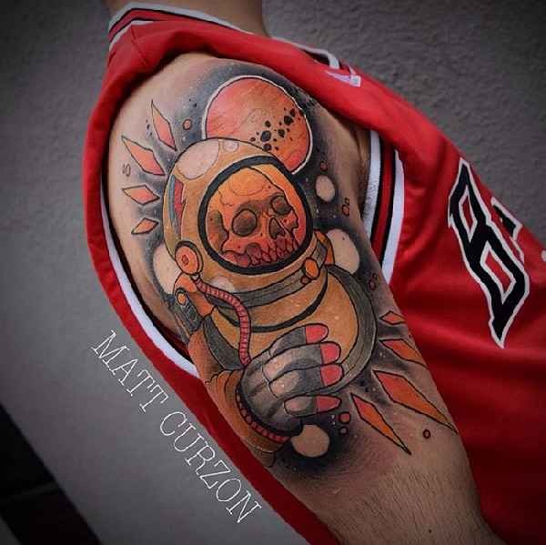 肩部彩色骷髅宇航员纹身图案