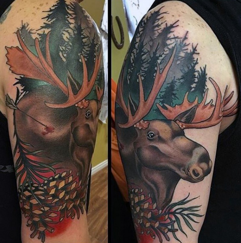 新学校彩色受伤麋鹿在森林纹身图案