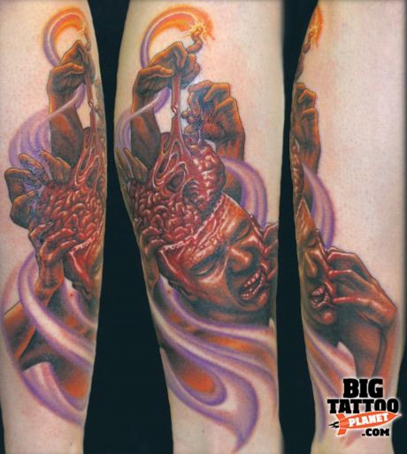 腿部可怕的彩色血腥人类纹身图片