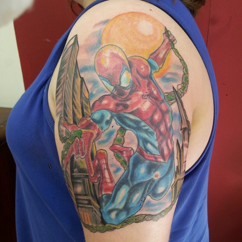 漫画风格的彩色蜘蛛侠肩部纹身图案