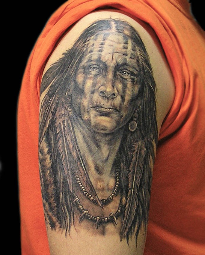 肩部灰色印第安人原始艺术纹身