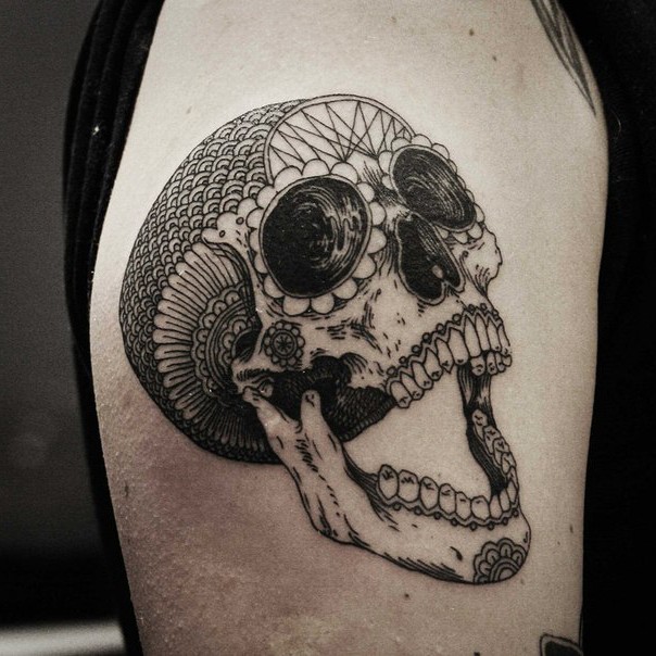 肩部黑色墨西哥传统风格人类头骨纹身