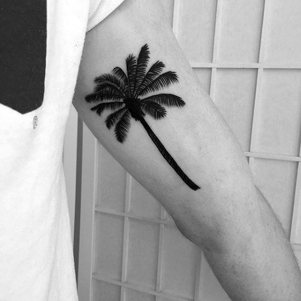 男性手臂黑色棕榈树纹身图案