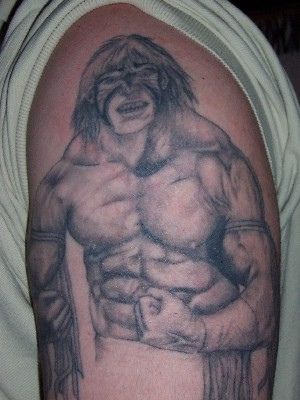 肩部黑灰维京战士纹身图案