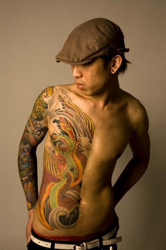 男性日本传统凤凰纹身图案