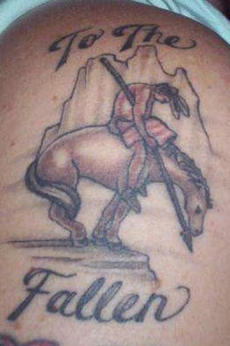 肩部彩色马在印度纹身图案