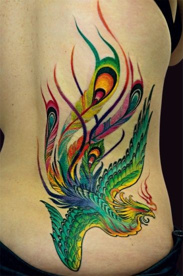 女性腰侧彩色凤凰纹身图案
