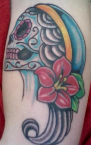 手臂彩色墨西哥骷髅纹身图案