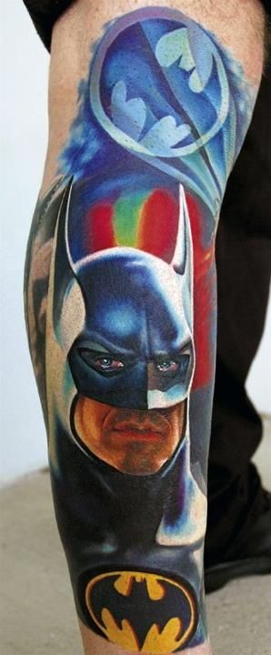 腿部彩色蝙蝠侠与符号纹身图片
