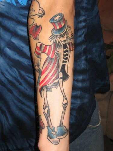 手臂彩色山姆叔叔的骷髅纹身图案