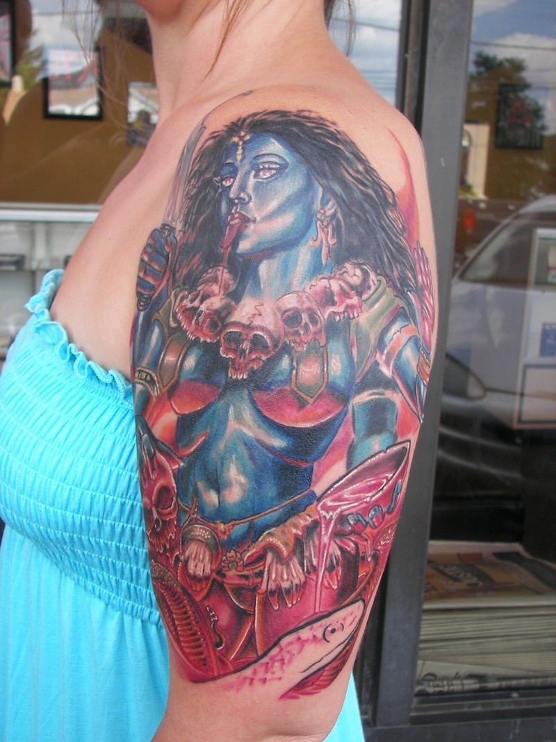 肩部插画风格印度教女神与蛇纹身图案