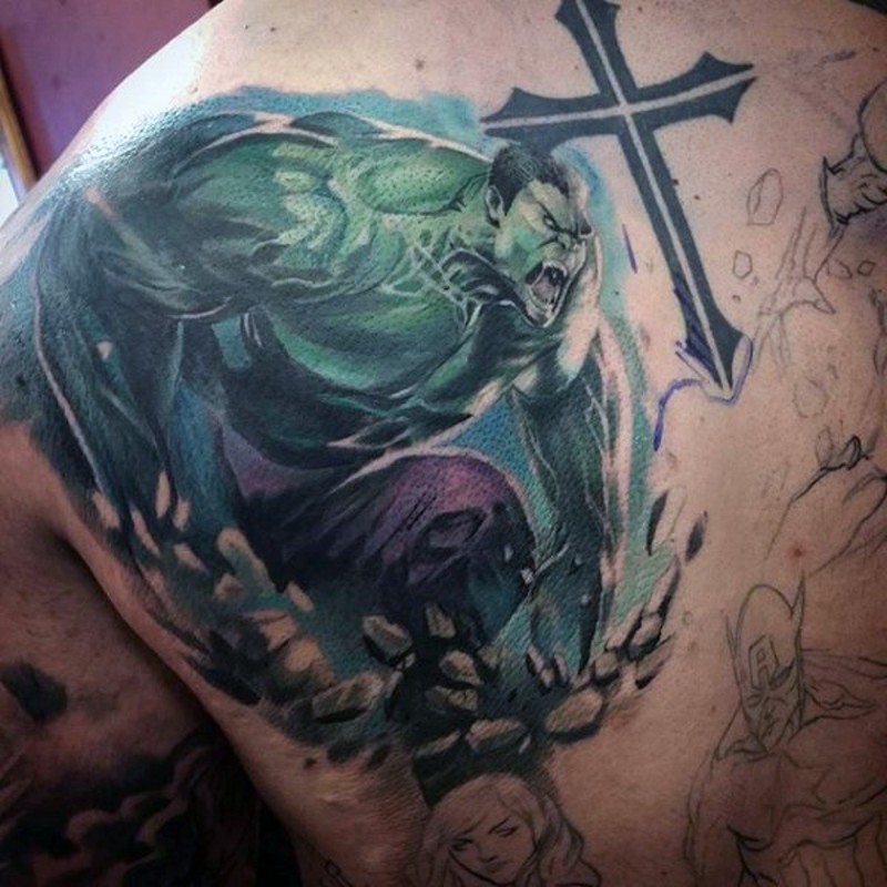 肩部彩色老式漫画绿巨人纹身图案