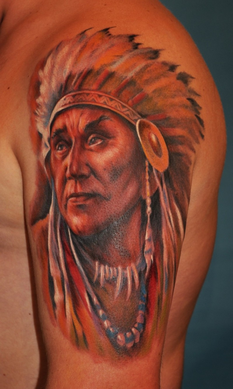 肩部彩色逼真的印度人肖像纹身图案