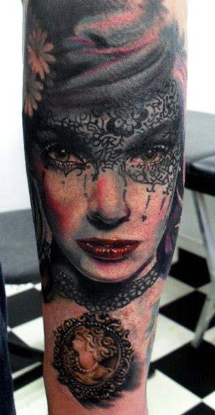 手臂彩色肖像妇女面具纹身图案