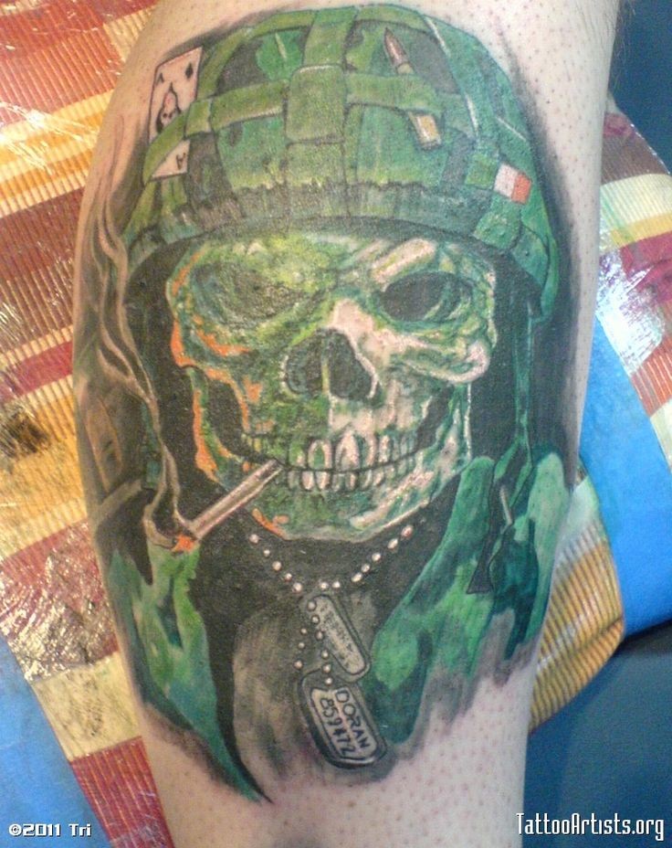 腿部彩色军事骷髅纹身图案