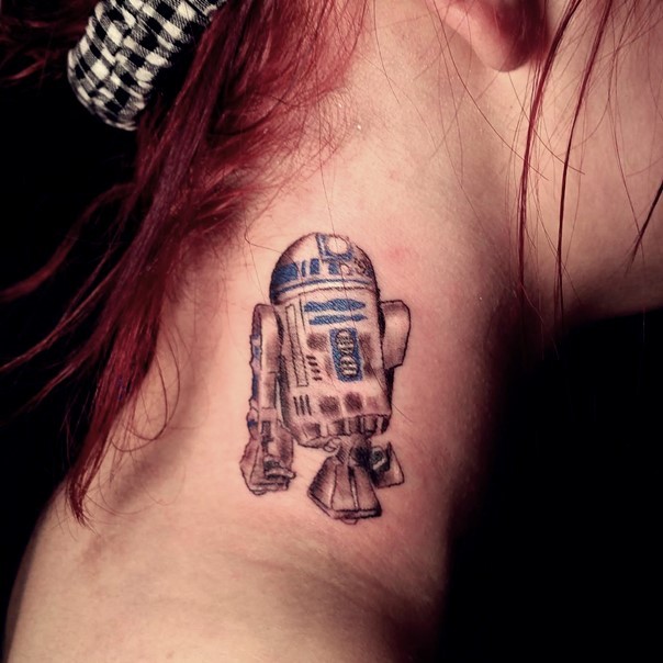 颈部星球大战R2D2机器人纹身图片