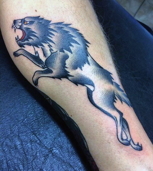 腿部老派风格彩色奔跑的狼纹身