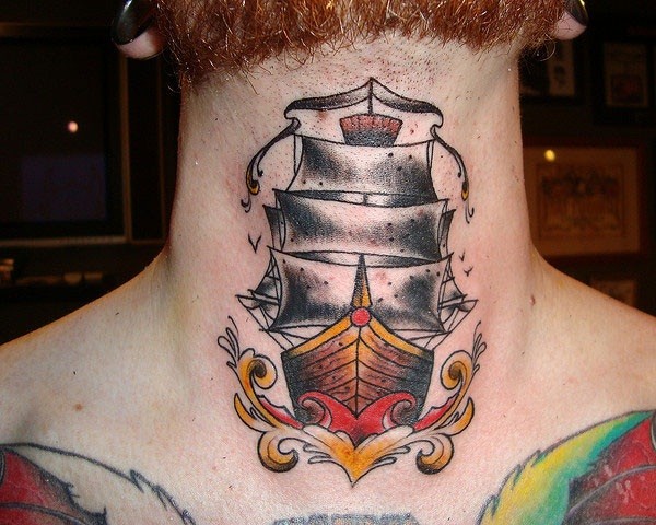 老派风格的彩色水手船脖子纹身