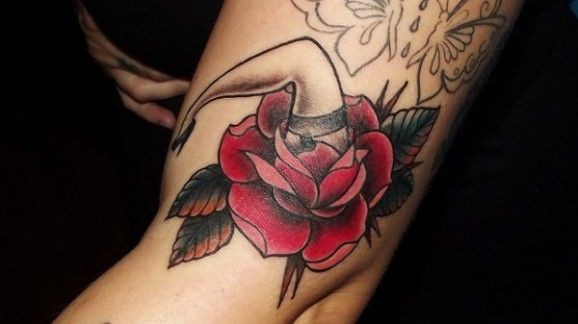 腿部彩色玫瑰花与腿纹身图案