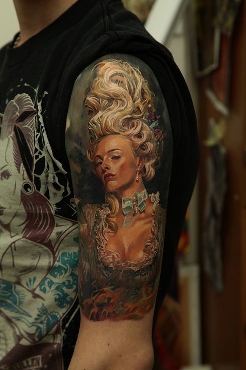 肩部彩色性感中世纪女性纹身图片